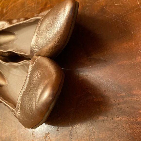 BCBGeneration Ballet Flats Gold Size 7 EUC - Picture 3 of 6